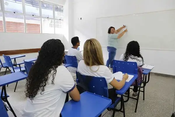Governo do Amazonas reafirma compromisso com educadores e realiza pagamento de progressões verticais 1 Governo do Amazonas reafirma compromisso com educadores e realiza pagamento de progressões verticais