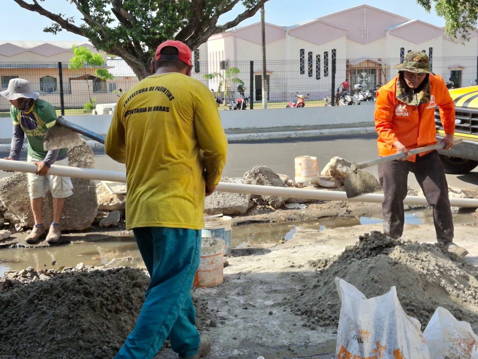 Infraestrutura: Prefeitura de Parintins intensifica recuperação de canaletas nas ruas da cidade