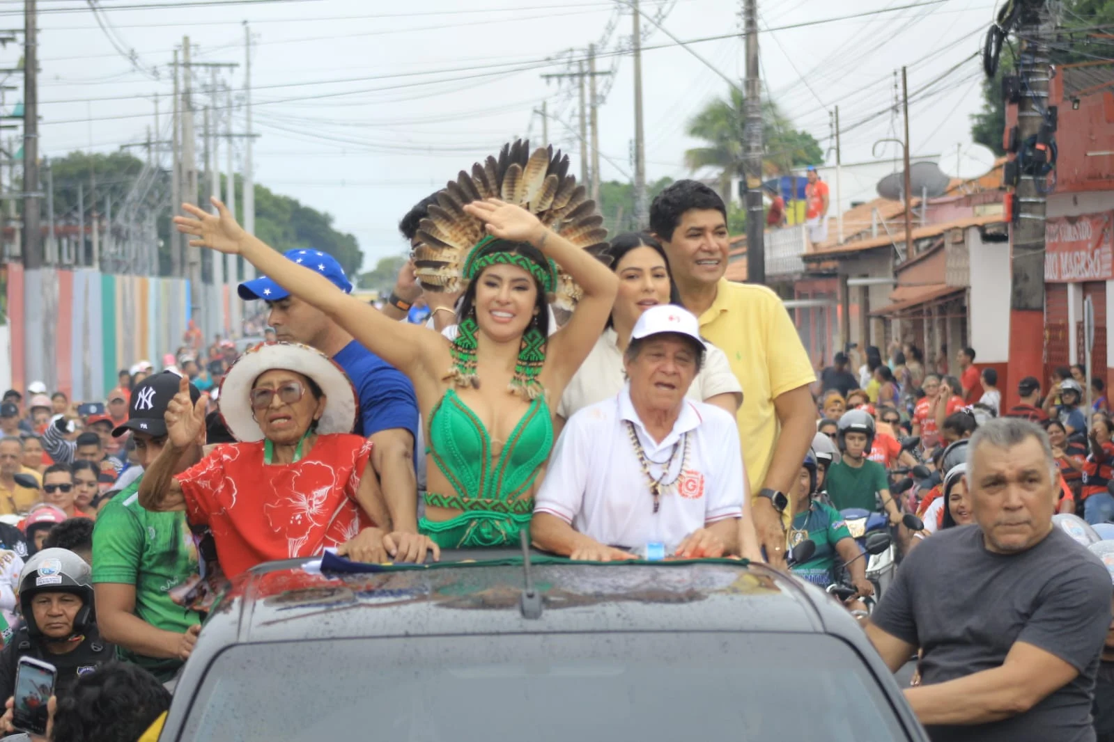Isabelle Nogueira recebe título de Embaixadora do Festival de Parintins
