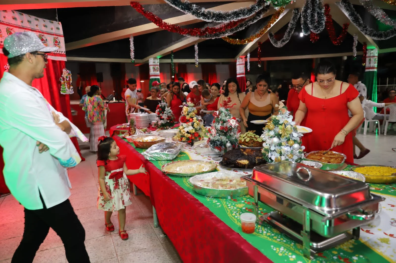 MAG finaliza o ano com festa de Natal, reafirmando apoio às ações da gestão Fred Góes 11 MAG finaliza o ano com festa de Natal, reafirmando apoio às ações da gestão Fred Góes