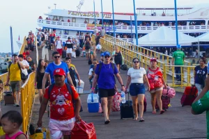 Mais de 120 mil pessoas são esperadas em Parintins para o Festival