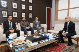 Mais três servidores aprovados em concurso público tomam posse no TCE-AM