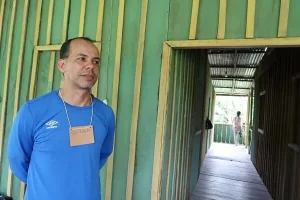 Médico Concilia Interesses Do Conhecimento Tradicional Indígena Com A Medicina Ocidental Na área Rural De Tabatinga
