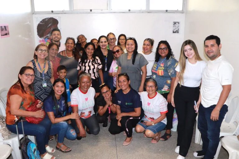 Mulheres recebem orientações nos CECFs sobre violência doméstica e maus-tratos 5 Mulheres recebem orientações nos CECFs sobre violência doméstica e maus-tratos
