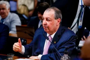 Omar Aziz apresenta relatório final do Arcabouço Fiscal na Comissão de Assuntos Econômicos