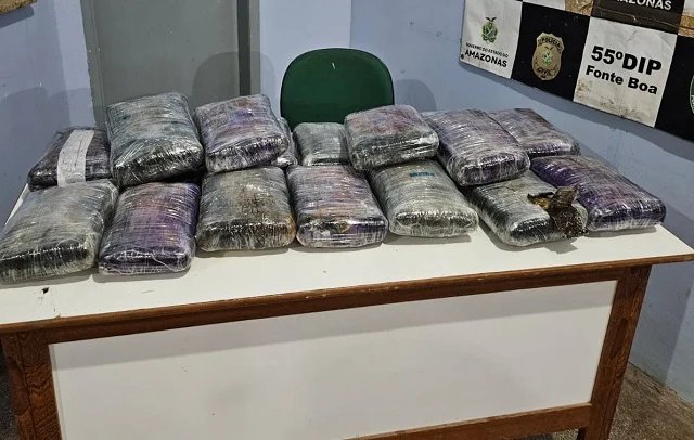 Pc Am Prende Duas Jovens Transportando 22 Quilos De Maconha Em Lancha Em Fonte Boa