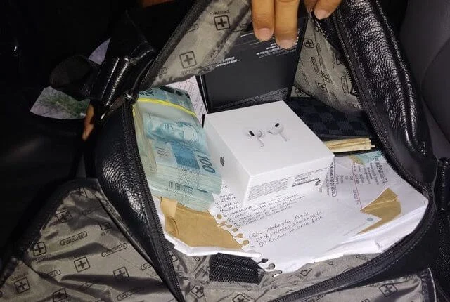 Polícia Federal apreende 34 mil reais com irmão de candidato a Deputado Federal no Amazonas 10 Polícia Federal apreende 34 mil reais com irmão de candidato a Deputado Federal no Amazonas