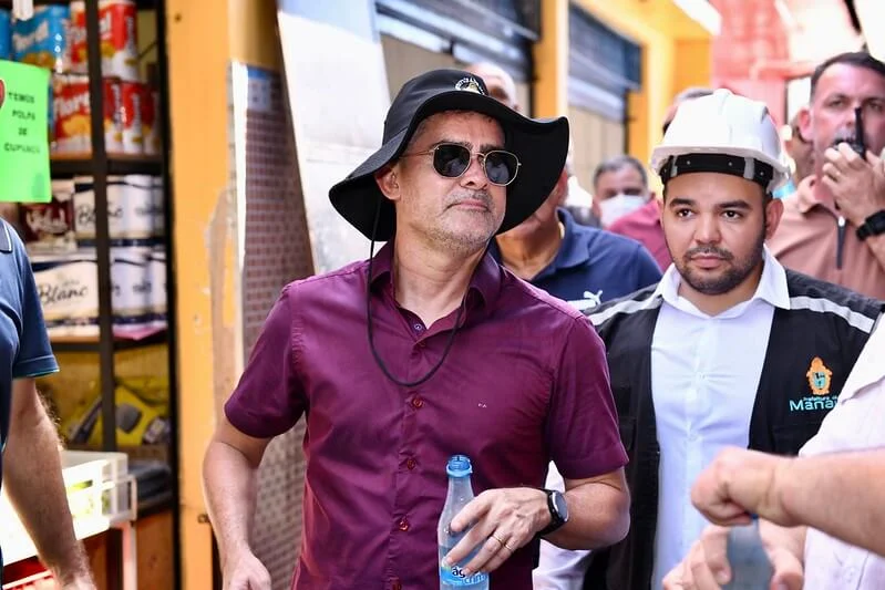 Prefeito David Almeida vistoria revitalização das feiras do São Francisco e da Raiz, na zona Sul