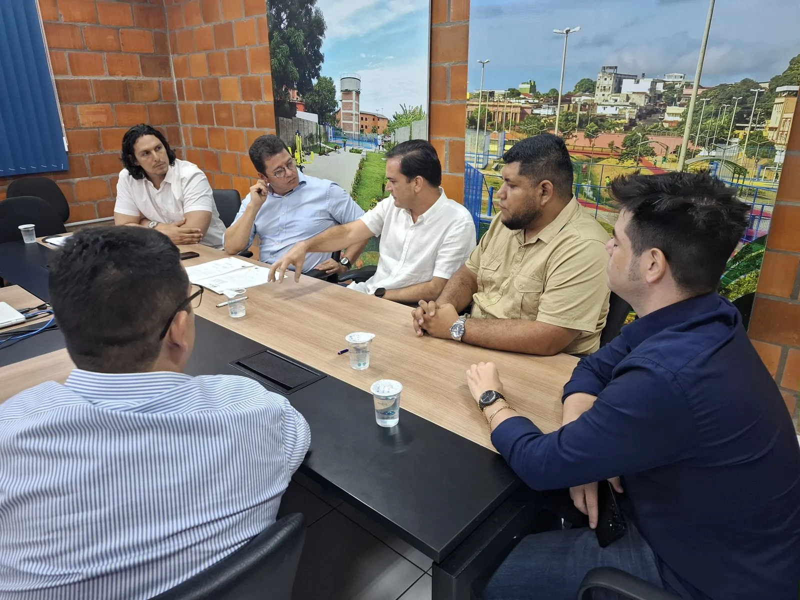 Prefeito Mateus Assayag firma convênio para ampliar saneamento e propõe novo modelo de gestão de resíduos em Parintins