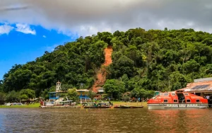 Prefeito Mateus Assayag visita área de desbarrancamento, na Valéria, e reafirma atenção às famílias