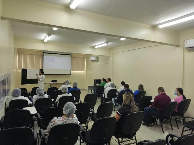 Prefeitura De Manaus Promove Curso De Cálculo, Diluição E Estabilidade De Medicamentos Na Maternidade Moura Tapajóz