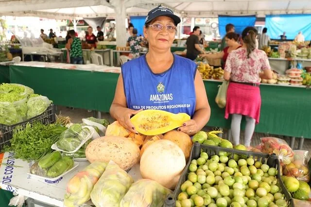 <strong>Prefeitura de Manaus realiza palestra sobre ‘Técnica de Manuseio de Alimentos’ para feirantes municipais</strong> 2 Prefeitura de Manaus realiza palestra sobre ‘Técnica de Manuseio de Alimentos’ para feirantes municipais