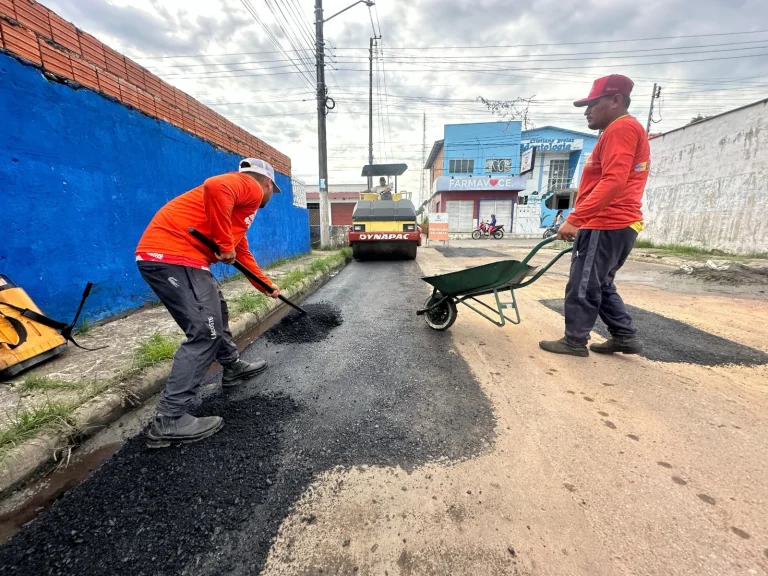 Prefeitura de Parintins intensifica serviços de infraestrutura em diversos bairros