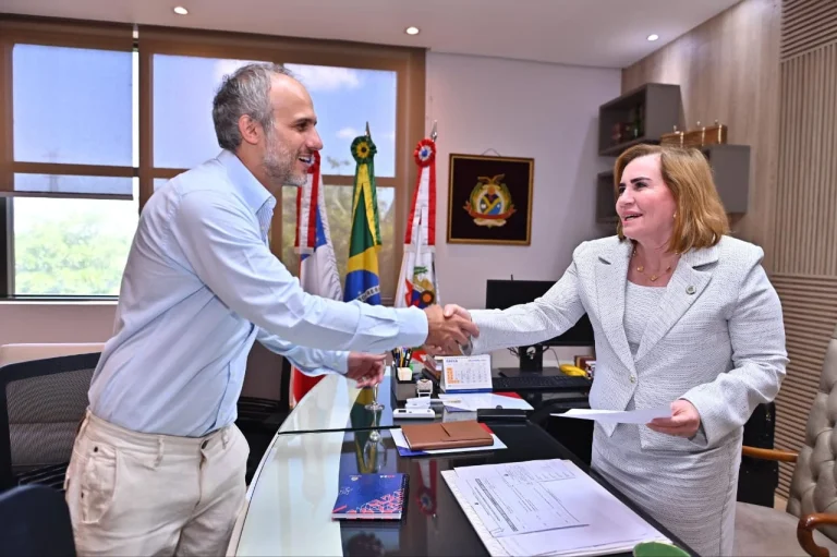 Presidente Da Corte De Contas, Conselheira Yara Amazônia Lins, Empossa Servidor Aprovado No Concurso Público Do Tribunal