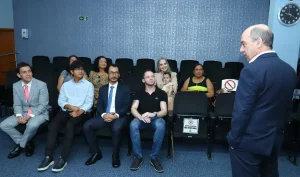 Presidente Do Tce Am Dá Posse A  mais Quatro Servidores Aprovados No Concurso Público