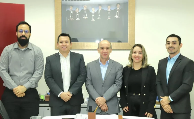 Presidente Do Tce Am Dá Posse A Quatro Novos Servidores Aprovados Em Concurso Público