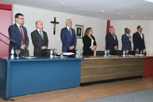 Presidente Do Tce Am Prestigia Entrega De Medalha Do Mérito Acadêmico A Samuel Hanan