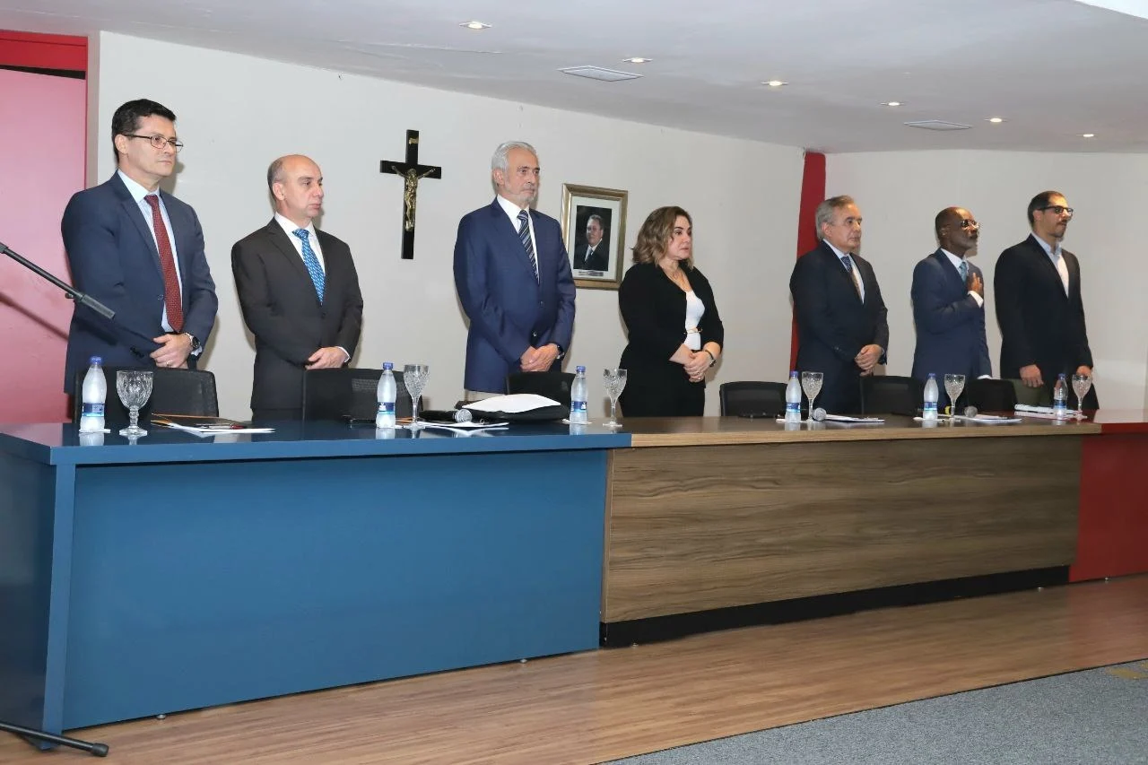 Presidente do TCE-AM prestigia entrega de Medalha do Mérito Acadêmico a Samuel Hanan