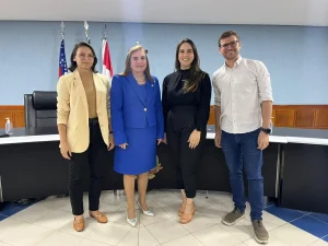 Presidente em exercício do TCE-AM dá posse a mais quatro aprovados no concurso público