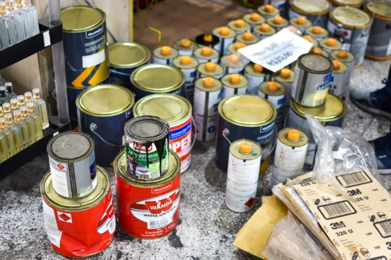 Procon-AM autua loja de material de construção por venda de produtos fora da data de validade