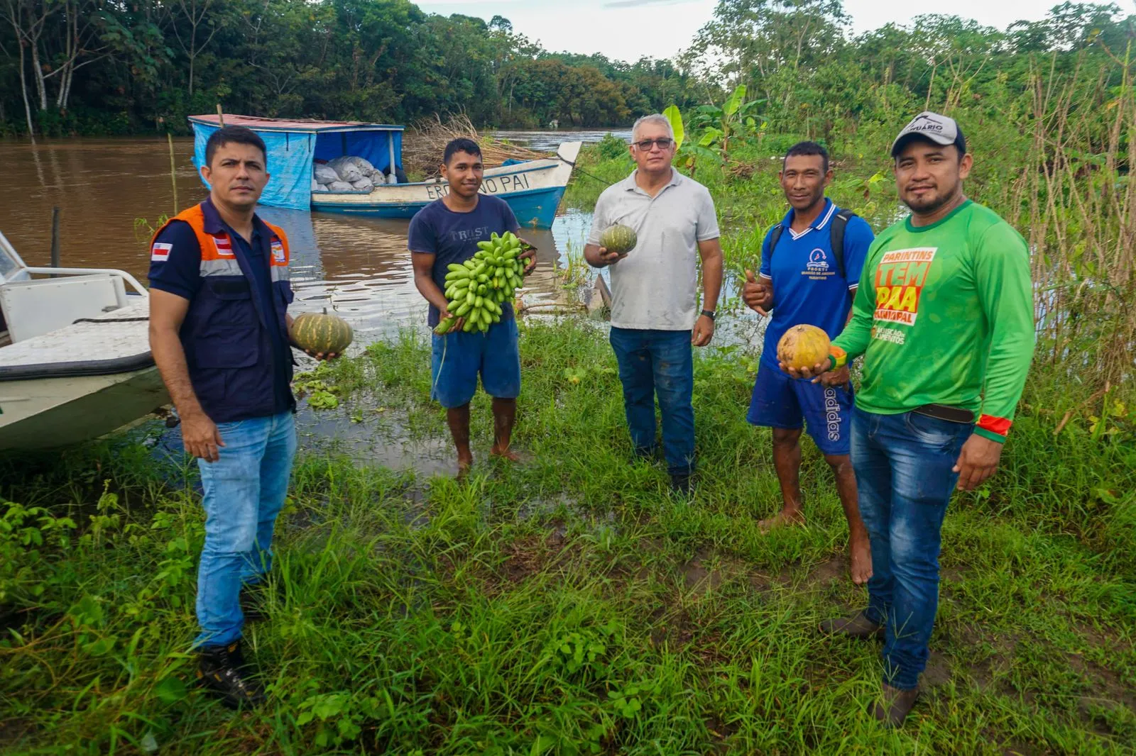 Produtores rurais de várzea recebem acompanhamento técnico da Prefeitura de Parintins 8 Produtores rurais de várzea recebem acompanhamento técnico da Prefeitura de Parintins