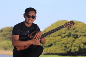 Cantor Derick Tavares