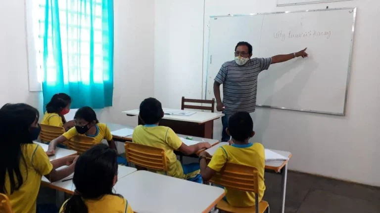Professor Bilíngue Para Alunos Indígenas