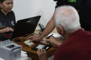 SSP-AM leva emissão da Carteira de Identidade Nacional para idosos assistidos pela Fundação Dr. Thomas