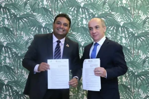 Tce Am E Cmm Renovam Parceria Para  programa Semanal Na Rádio Câmara Manaus