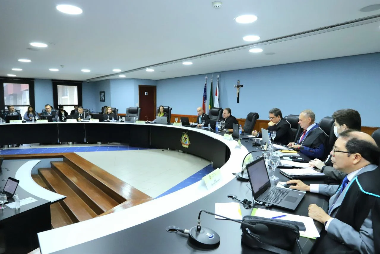 TCE-AM multa ex-diretor-presidente da AmazonasTur em quase R$ 400 mil 16 TCE-AM multa ex-diretor-presidente da AmazonasTur em quase R$ 400 mil
