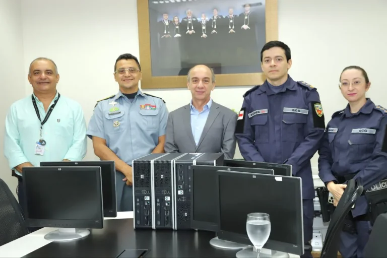 TCE-AM realiza doação de 29 equipamentos para a PMAM