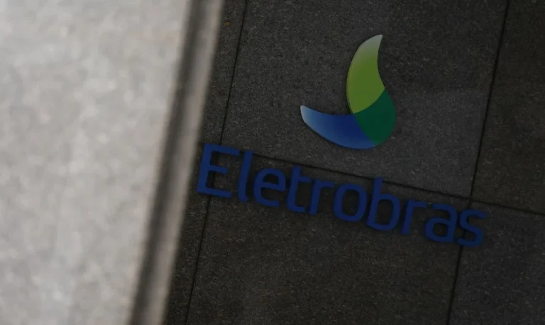 Fachada De Um Prédio Da Eletrobras.