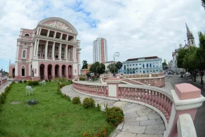 Teatro Amazonas recebe obras de modernização para facilitar acessibilidade de pessoas com deficiência