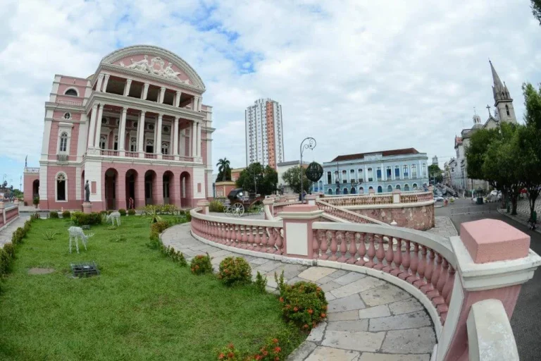 Teatro Amazonas recebe obras de modernização para facilitar acessibilidade de pessoas com deficiência