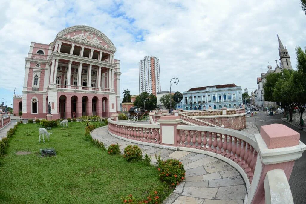 Teatro Amazonas recebe obras de modernização para facilitar acessibilidade de pessoas com deficiência