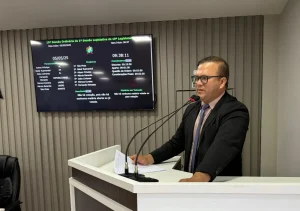 Vereador Adson Príncipe na Tribuna da Câmara Municipal de Parintins