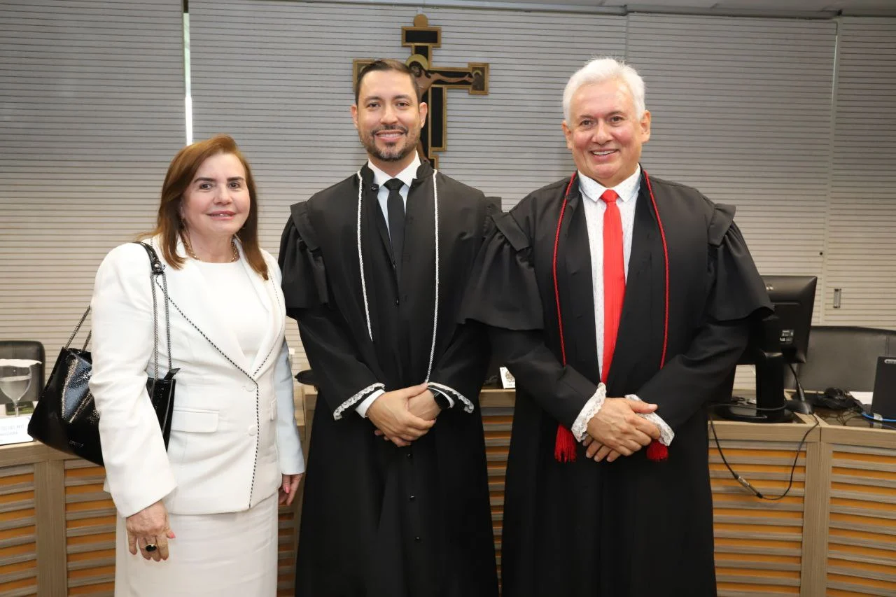 Vice Presidente Do Tce Am Participa De Posse De Membro Da Justiça Eleitoral