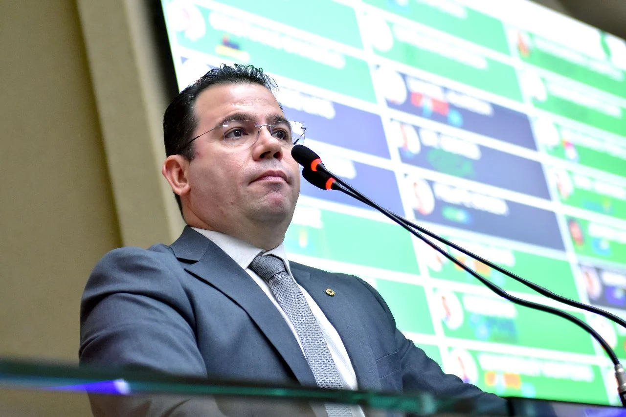 Wilker Barreto propõe contratação direta de profissionais terceirizados da saúde e afirma que medida garante pagamento em dia e economia aos cofres públicos 5 Wilker Barreto propõe contratação direta de profissionais terceirizados da saúde e afirma que medida garante pagamento em dia e economia aos cofres públicos