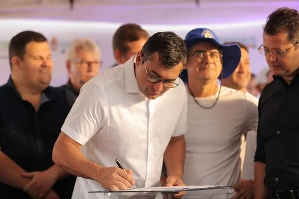 Wilson Lima anuncia cerca de R$ 100 milhões para ampliar abastecimento de água e rede de esgoto em Manaus