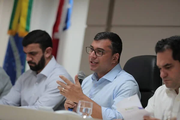 Wilson Lima anuncia reajuste para servidores da Educação e coloca piso salarial de professores entre os maiores do país