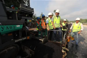 Wilson Lima vistoria obras de modernização da AM-010 e entrega ramal Sulivan Portela pavimentado